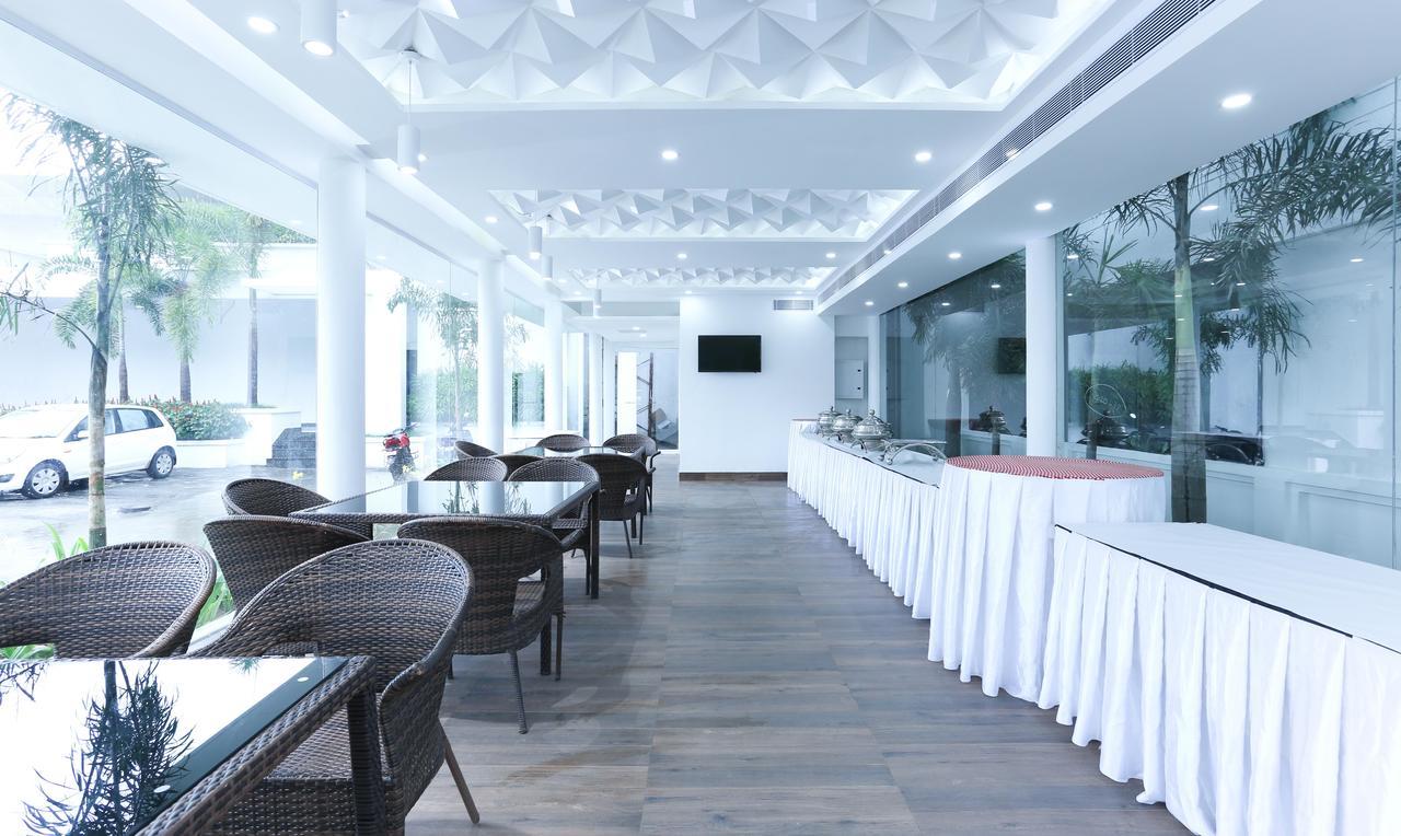 Treebo Trend Al Saj Convention Centre Kazhakuttam Dış mekan fotoğraf